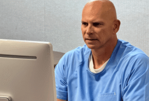 Lyle Menendez negou a liberdade condicional, um dia depois que o irmão Erik também foi negado