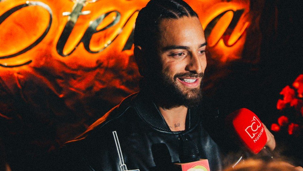 Maluma Pauses Show para repreender a mãe que trouxe bebê sem tampões para os ouvidos