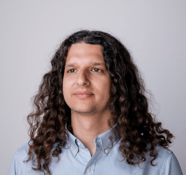 Matthew Henick, da mesa do comércio