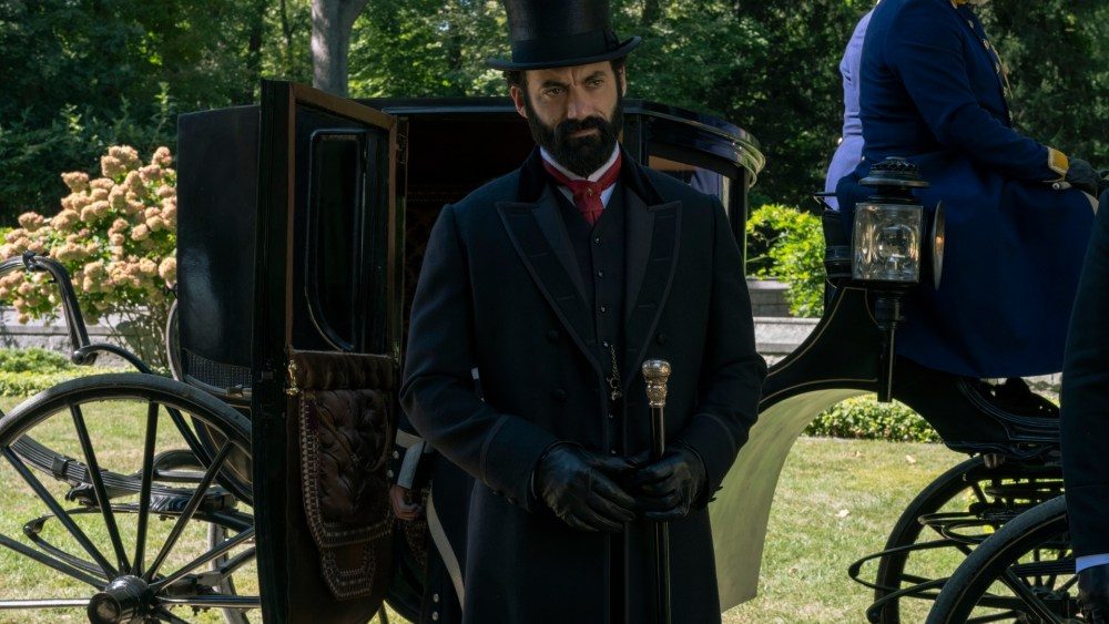 Morgan Spector quebra o chocante tiro de 'idade dourada'