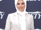 O CEO do Instituto de Cinema de Doha, Fatma Hassan Al Remaihi, recebe o prêmio Variety