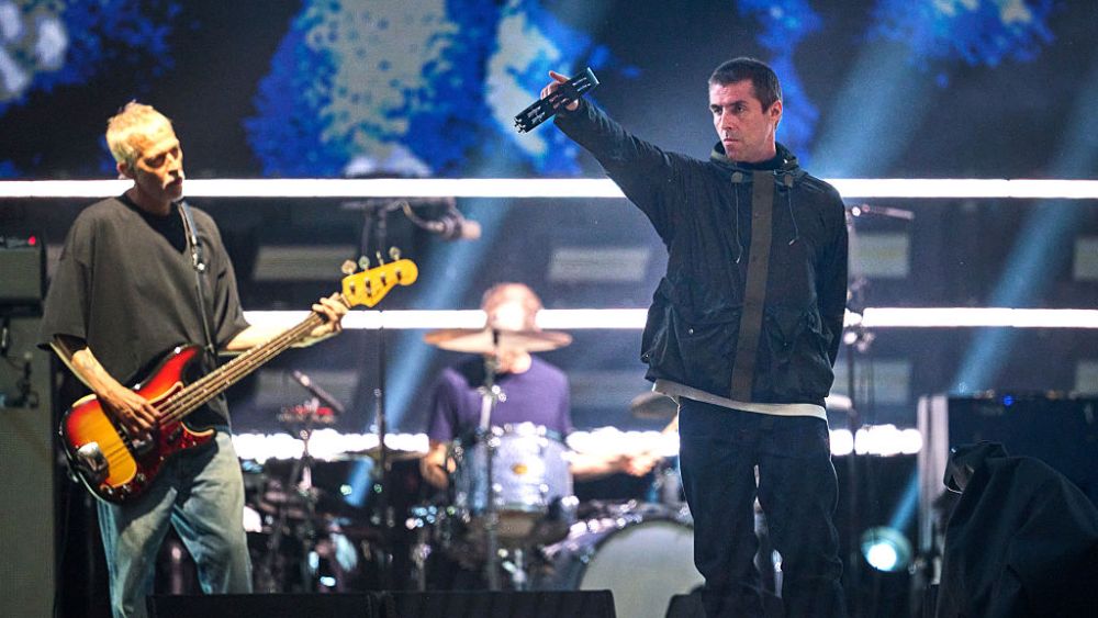 O homem morre após o outono durante o concerto do Oasis no estádio de Londres em Wembley