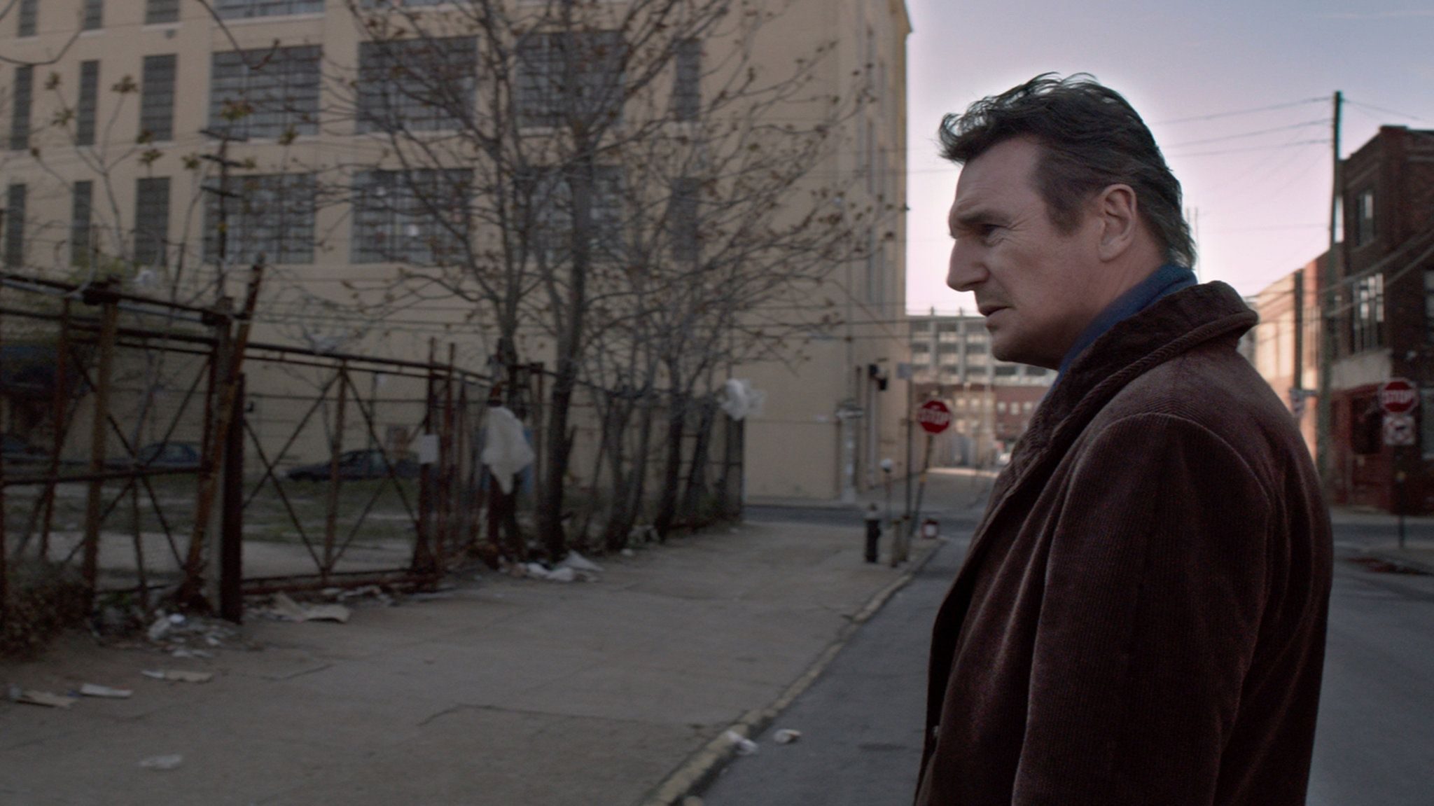 O thriller noir esquecido de Liam Neeson que é melhor do que tomado