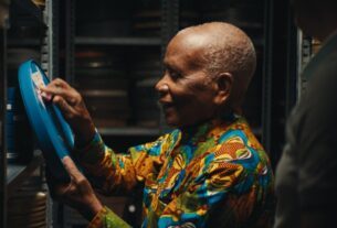 Olhos de Obamas de Ben Proudfoot de Gana para o programa Toronto Doc