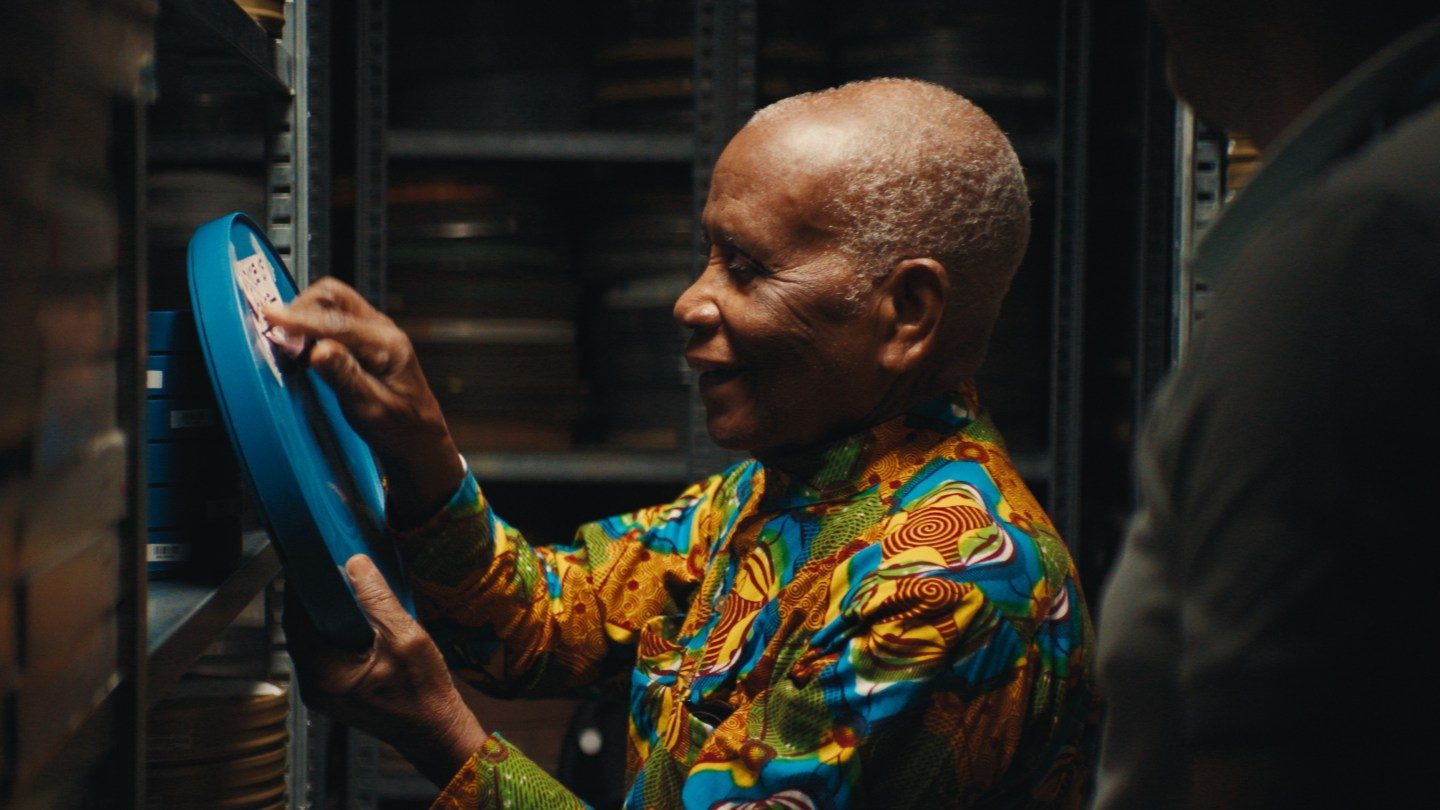 Olhos de Obamas de Ben Proudfoot de Gana para o programa Toronto Doc
