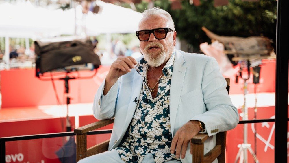 Ray Winstone na função da lista de baldes, desejo de trabalhar com Ridley Scott