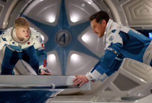 THE FANTASTIC FOUR: FIRST STEPS, (aka THE FANTASTIC FOUR), from left: Joseph Quinn as Johnny Storm / Human Torch, Pedro Pascal as Reed Richards / Mister Fantastic, 2025. ph: Jay Maidment / © Marvel / © Walt Disney Studios Motion Pictures / Courtesy Everett Collection