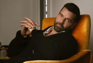 Ricky Martin para receber o primeiro prêmio de ícone latino no MTV VMAs