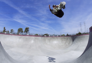 Tony Hawk reflete sobre a cultura, celebridade e o skatista Pro de Tony Hawk, o jogo que mudou sua vida