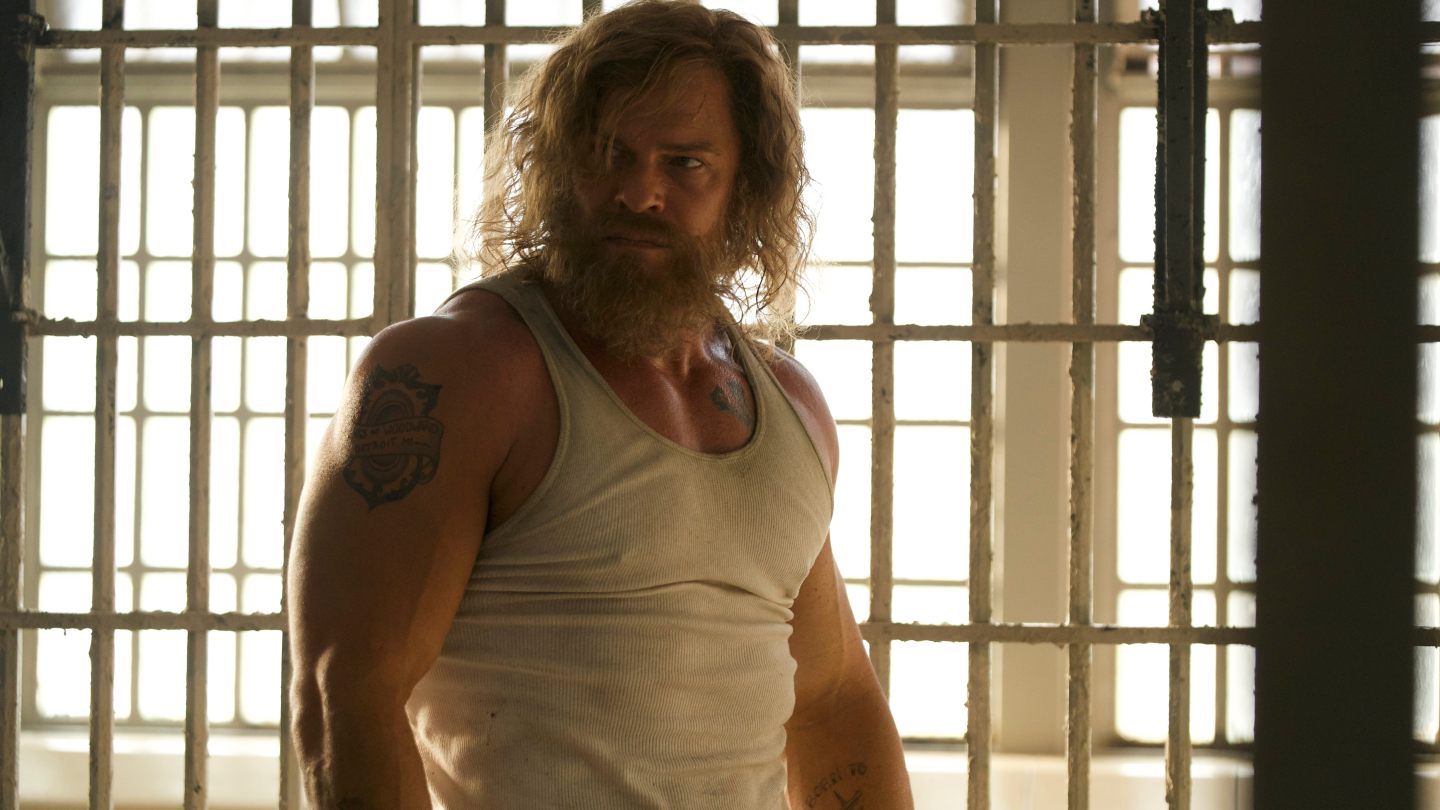 Alan Ritchson, Shailene Woodley nos anos 70 Detroit
