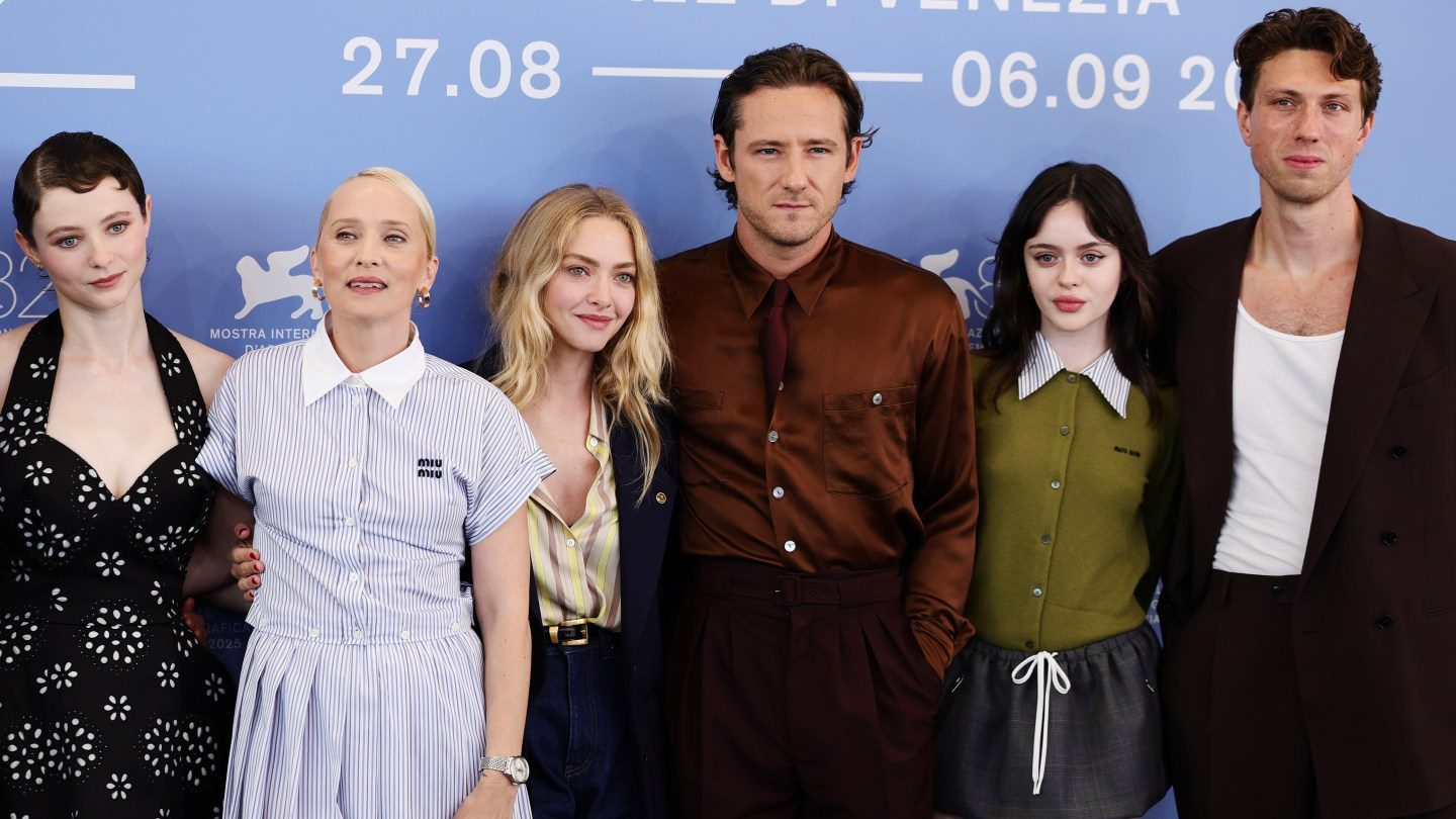 Amanda Seyfried-Starrer 'Testament of Ann Lee' estreia em Veneza