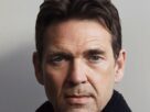DouGray Scott para interpretar Hans Christian Andersen em 'Detetive de Conto de Fadas'
