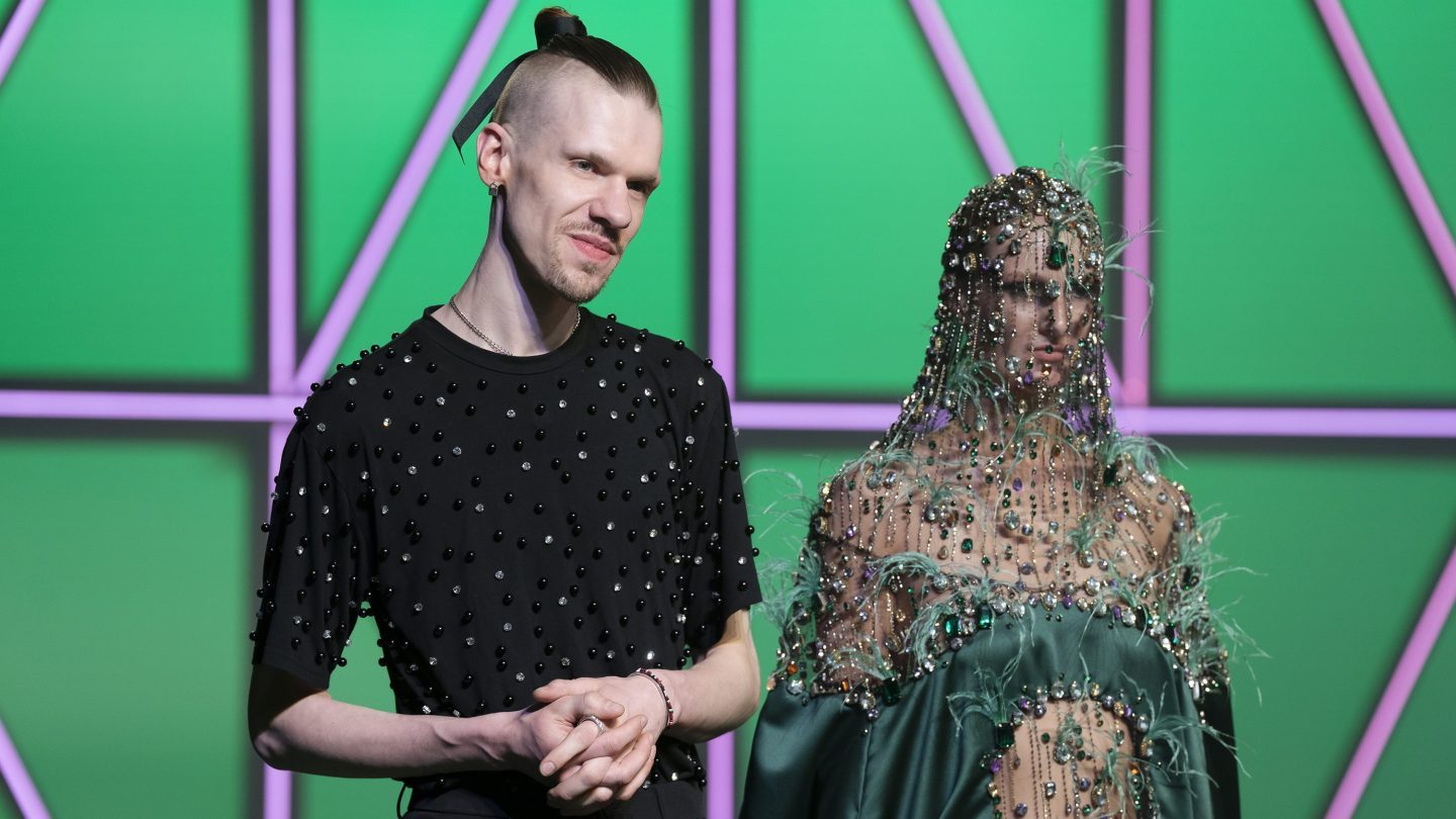 Ethan/Utica em ser a Primeira Drag Race Queen em exibição