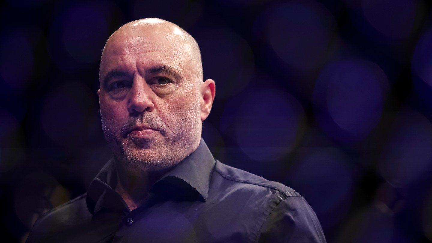 Joe Rogan bate os conservadores que celebram a suspensão de Jimmy Kimmel