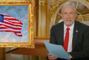 Jon Stewart aborda a suspensão de Jimmy Kimmel no retorno 'Daily Show'