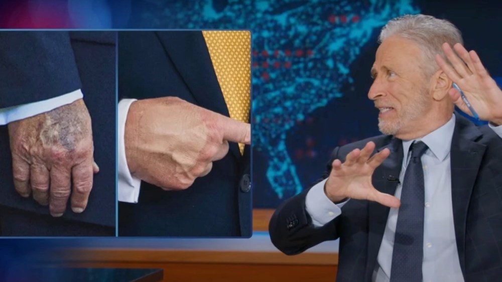 Jon Stewart chama Trump de um garoto 'Make-A-Wish' enquanto aborda rumores de morte