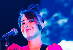 Kathleen Hanna bateu para hospedar o podcast Rock & Roll Hall of Fame