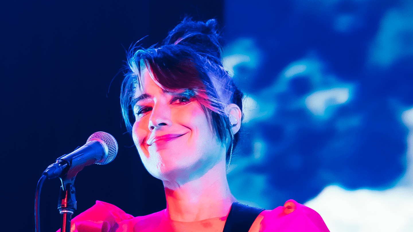 Kathleen Hanna bateu para hospedar o podcast Rock & Roll Hall of Fame