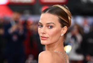 Margot Robbie mostra sua bunda, Dakota Johnson tira