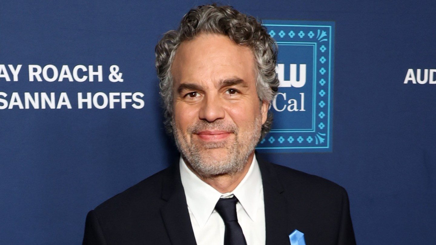 Mark Ruffalo diz que as ações da Disney cairão se Jimmy Kimmel Live! Cancela