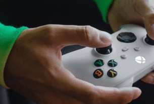 Os cientistas descobriram por que algumas pessoas invertem os controles de videogame, então qual lado está correto?