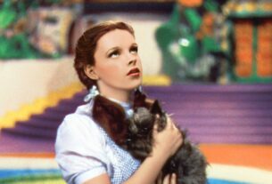 Para bons respeitos, o Mágico de Oz Legacy melhor do que o show de esfera aprimorado