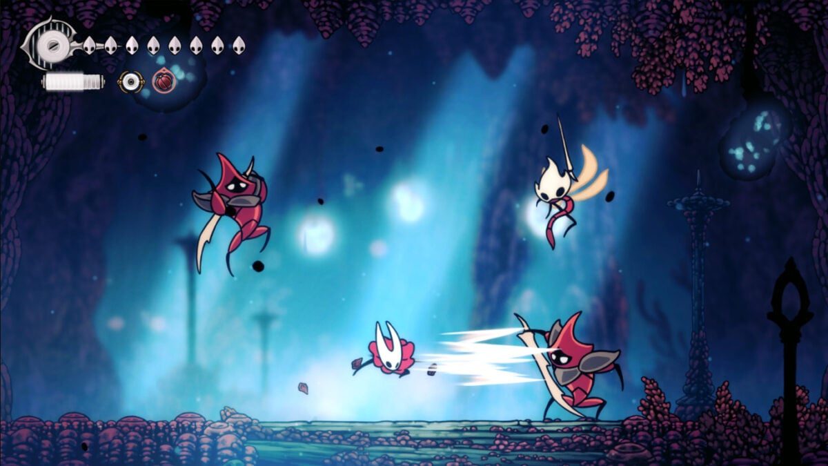 Hornet fights off enemies in a blue level.