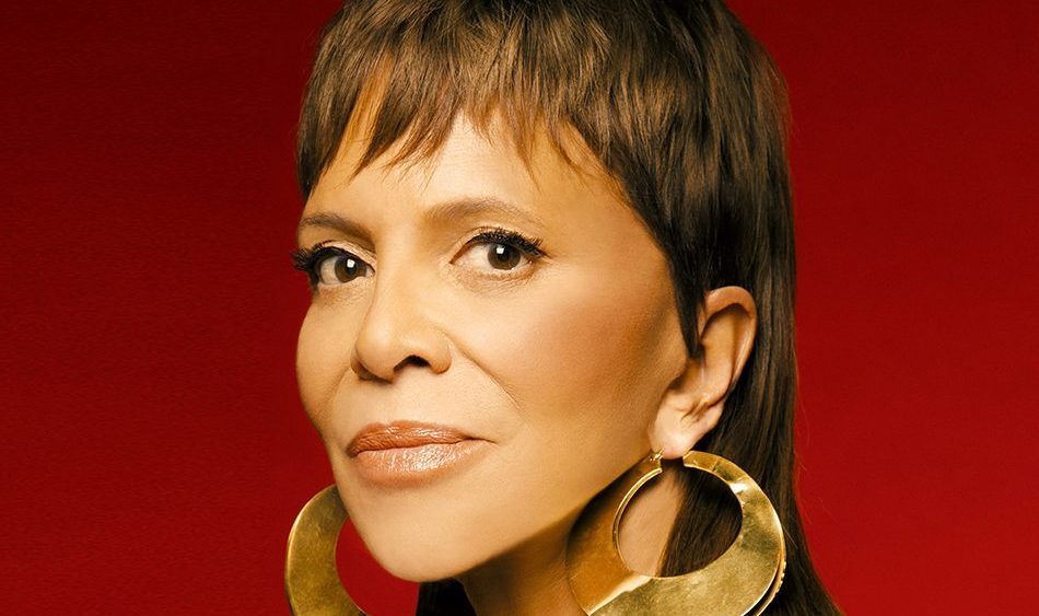 Sylvia Rhone deixando o cargo de presidente/CEO da Epic Records
