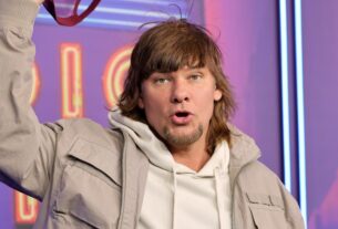 Theo von exige que o DHS remova o videoclipe que o apresenta
