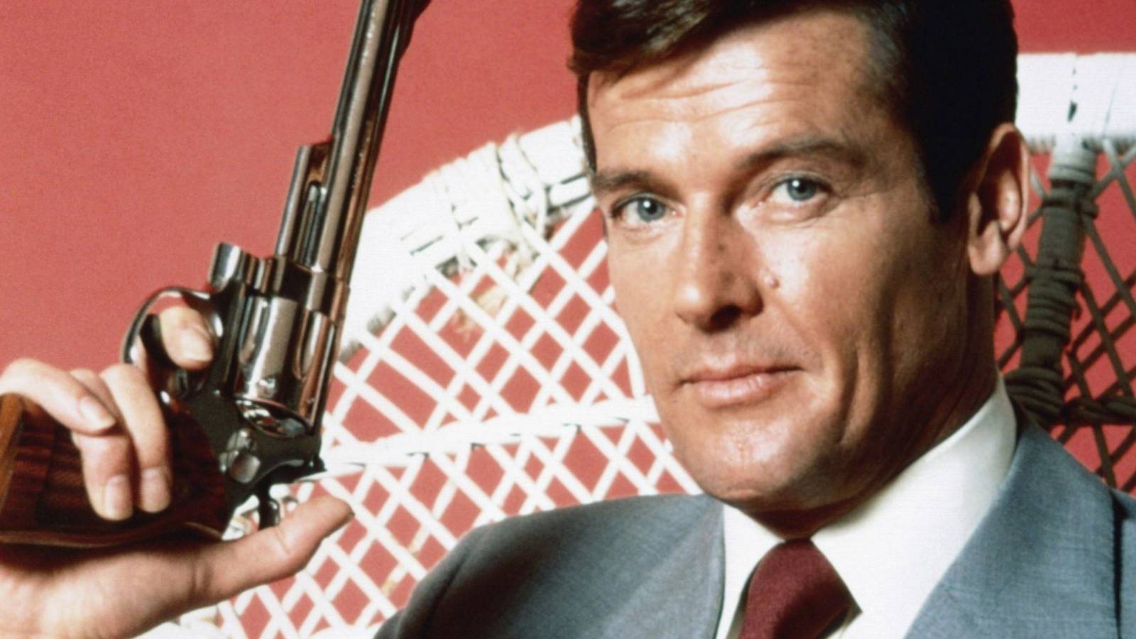 A controversa controversa James Bond Poster Redesigns: um olhar mais atento