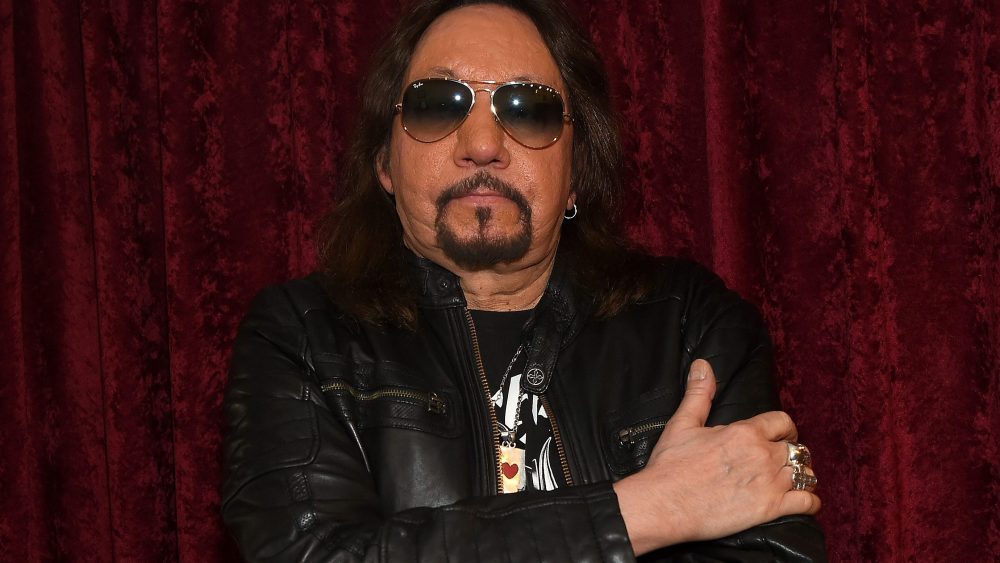 Ace Frehley, guitarrista do Kiss, morre aos 74 anos