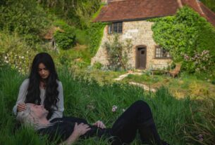 Anya Chalotra na reformulação de Geralt de Liam Hemsworth