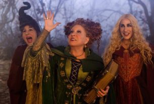 Kathy Najimy as Mary Sanderson, Bette Midler as Winifred Sanderson, and Sarah Jessica Parker as Sarah Sanderson in Disney's live-action HOCUS POCUS 2.