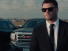 Chris Hemsworth e Halle Berry executam um roubo de joias