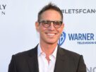 Greg Berlanti recebe prêmio de impacto social no Teens and Screens Summit