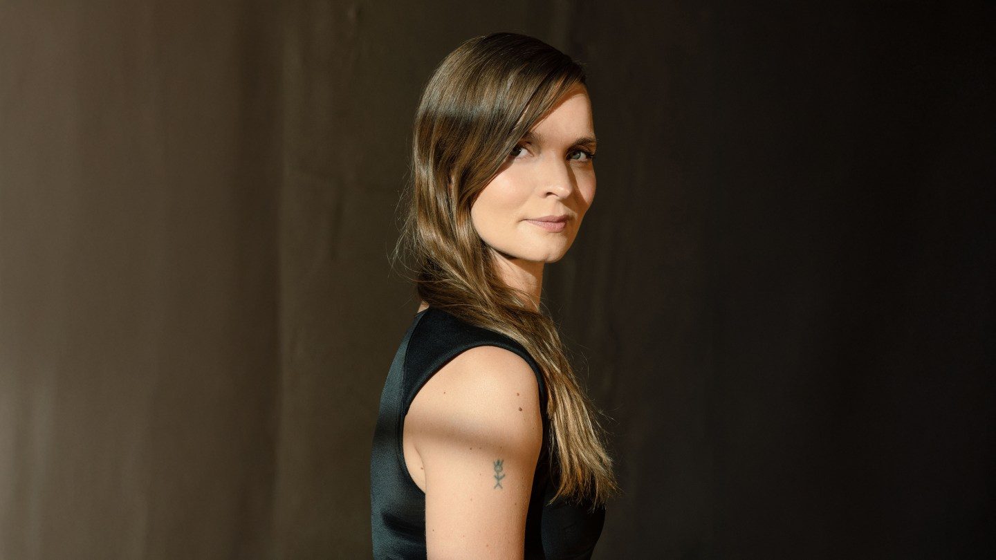 Hildur Gudnadóttir em encontrar seu som e marcar o lado sombrio