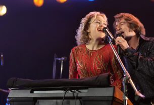 (L to R) Kate Hudson as Claire Sardina and Hugh Jackman as Mike Sardina in director Craig Brewer's Song Sung Blue