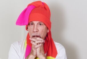 John Malkovich estrela a campanha Loafer Bag de JW Anderson