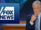 Jon Stewart critica a resposta da Fox News aos protestos do No Kings