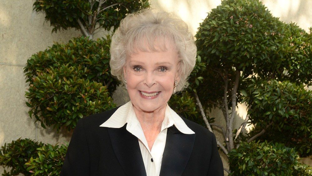 June Lockhart, estrela de 'Lost In Space' e 'Lassie', morre aos 100 anos