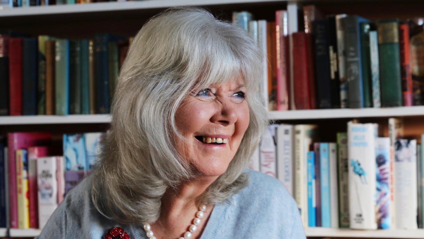 O amado autor britânico de 'Rutshire Chronicles' tinha 88 anos