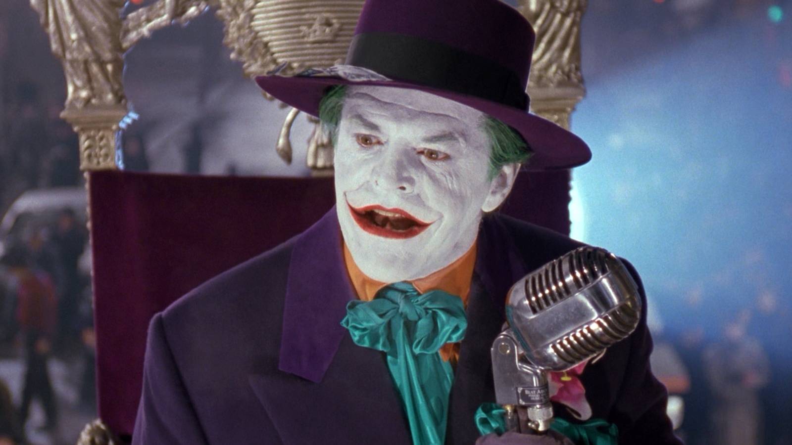 O novo design do Coringa de 2025 atualiza perfeitamente o traje de Batman de 1989