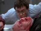 O re-animador ainda é um dos melhores filmes B de zumbi já feitos-e está transmitindo de graça
