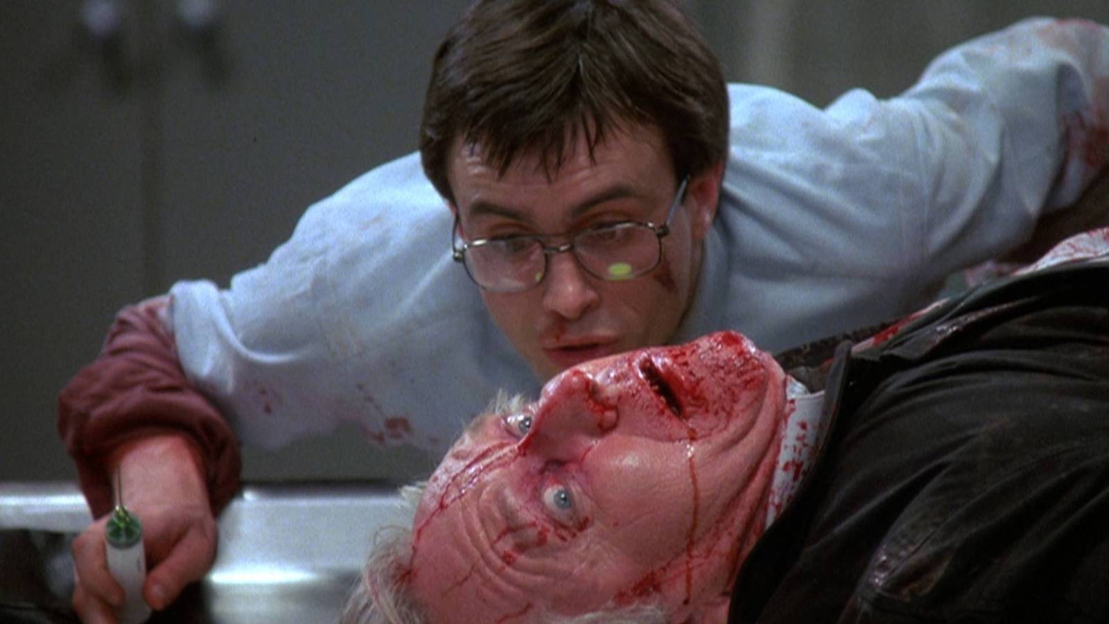 O re-animador ainda é um dos melhores filmes B de zumbi já feitos-e está transmitindo de graça