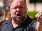 Suprema Corte rejeita recurso de Alex Jones de veredictos de US$ 1,4 bilhão em casos de difamação de Sandy Hook