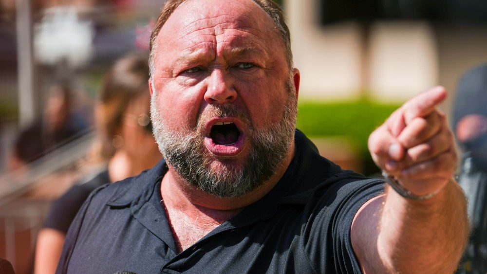 Suprema Corte rejeita recurso de Alex Jones de veredictos de US$ 1,4 bilhão em casos de difamação de Sandy Hook