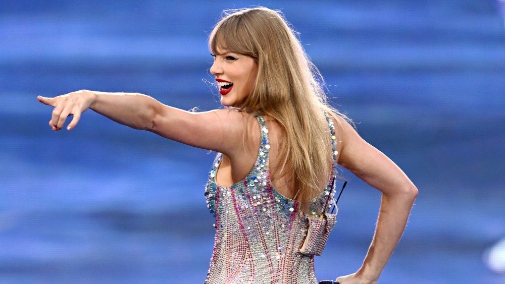 Taylor Swift adiciona terceira semana no topo das paradas de álbuns e músicas