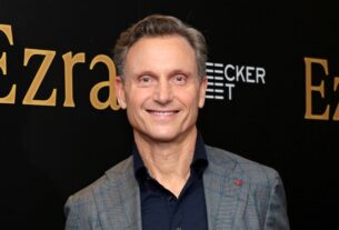 Tony Goldwyn receberá o Prêmio Americares Humanitarian Spirit em Nova York
