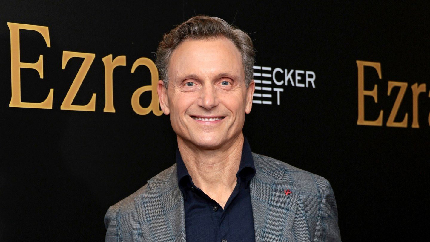 Tony Goldwyn receberá o Prêmio Americares Humanitarian Spirit em Nova York