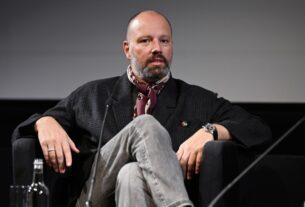 Yorgos Lanthimos brinca que precisa de um avatar de IA para evitar tarefas de imprensa